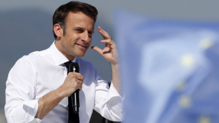 Трима европейски правителствени лидери от левоцентристки партии призоваха французите да