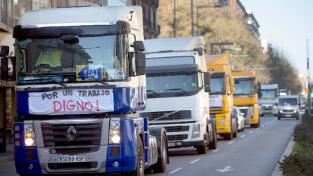 Испански шофьори на камиони са в национална стачка срещу високите