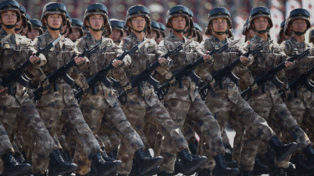 Парадът ще е по-голям от този през септември 2015 г., в който участваха 12 000 войници.