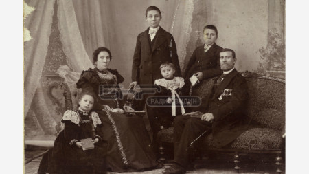 Семейството на Илия Щърбанов. Лом, 1898 г. 