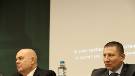 Главният прокурор Иван Гешев и заместникът му Борислав Сарафов (вдясно)