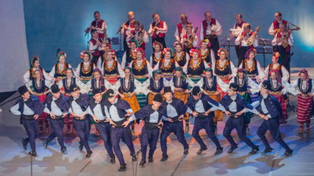 Ансамбъл за народни песни и танци “Пазарджик”