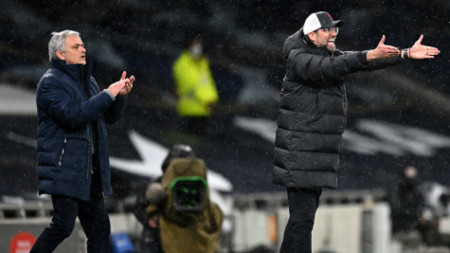 Жозе Моуриньо и Юрген Клоп изпитваха различни емоции по време на мача Тотнъм - Ливърпул
