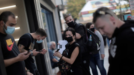 Повече от седмица новозаразените в Гърция са над 6 хиляди