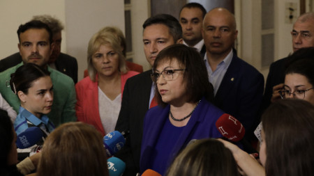 Председателят на БСП Корнелия Нинова дава брифинг в Народното събрание, 20 юли 2023 г.