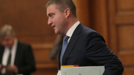 Финансовият министър Владислав Горанов с проектобюджета за 2020 година