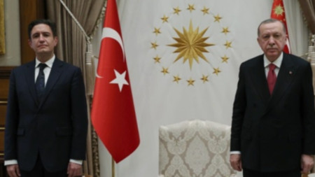 Президентът на Турция Реджеп Ердоган е приел днес новия извънреден