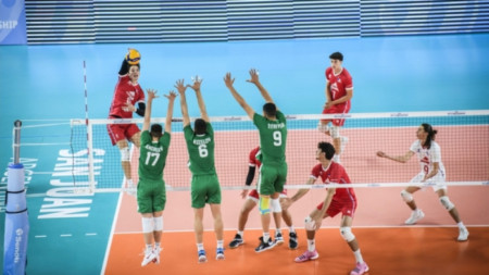 България загуби от Франция на световното по волейбол