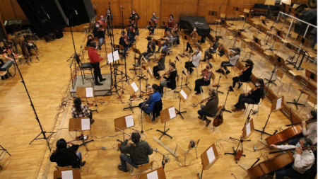 През октомври Симфоничният оркестър на БНР пристъпва към нови записи