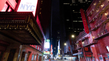 Театрите на Бродуей отвориха снощи отново врати за публика след