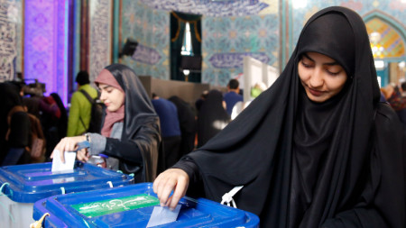 Гласуването на иранските президентски избори завърши официално в 2 часа