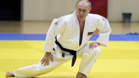 Международната федерация по джудо се разграничи от руския президент Владимир