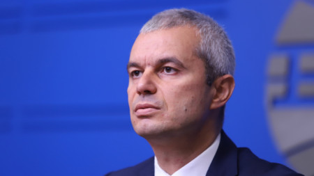 Лидерът на партия Възраждане Костадин Костадинов има забрана за влизане