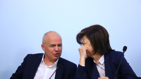 Диана Тонова (вдясно) и депутатът от БСП Георги Свиленски - София, 21 април 2024