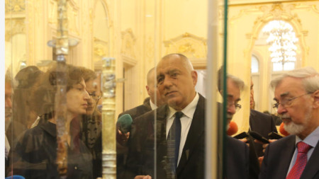 Премиерът Борисов и генералната директорка на ЮНЕСКО Одри Азуле разгледаха меча на хан Кубрат