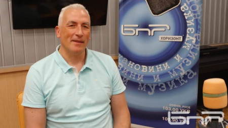 Деян Василев 