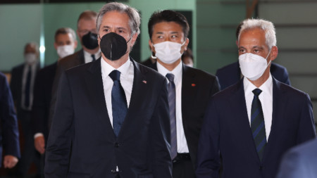 Блинкън (ляво) пристига за среща с японския премиер Фумио Кишида в резиденцията му в Токио, 11 юли 2022 г.
