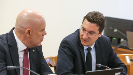 Висшият съдебен съвет провежда пленум. На снимката: главният прокурор Иван Гешев и министърът на правосъдието Крум Зарков, 5 юни 2023 г.