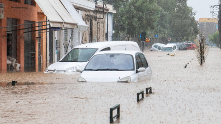 Наводнения след силни дъждове в Гърция