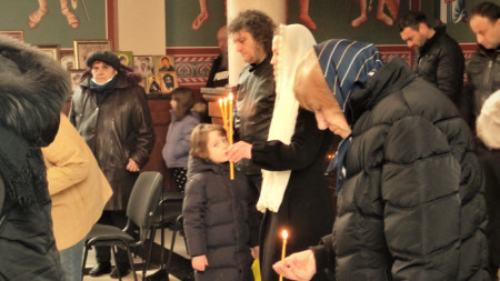 Молебен за мир организира украинската общност в Ямбол В църквата