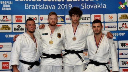 Борис Георгиев (вдясно) спечели бронзов медал.