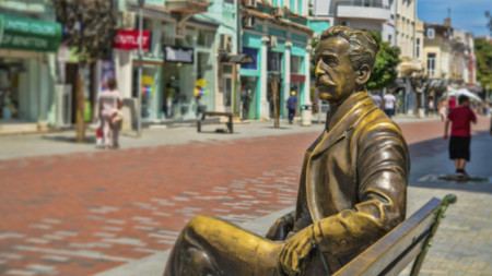 Monument to Dabko Dabkov in the center of Varna