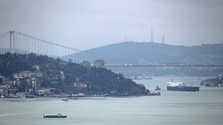 Турските власти издадоха предупреждение към корабите в района на Босфора