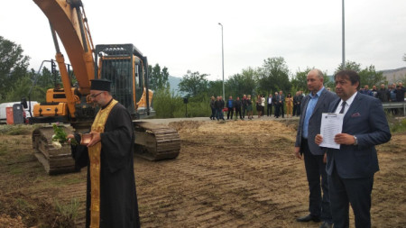Регионалният министър Иван Шишков връчи разрешението за доизграждане на пътен възел 