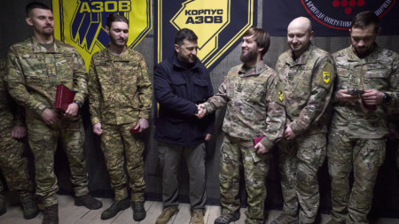 Володимир Зеленски на среща с украински военни в Донецка област, 4 ноември 2025 г.