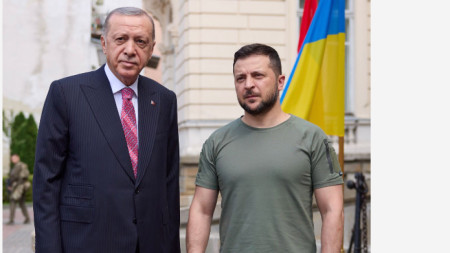 Турският президент Реджеп Ердоган (вляво) и президентът на Украйна Володомир Зеленски в Лвов - 18 август 2022