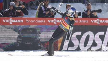 Японецът Рьою Кобаяши спечели Световната купа по ски скокове за