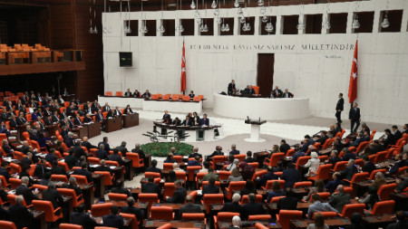 2 януари 2020 - Турският парламент прие резолюция за изпращане на военни части в Либия