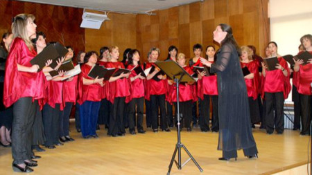 Един от най реномираните български еднородни хорови състави продължава успешно