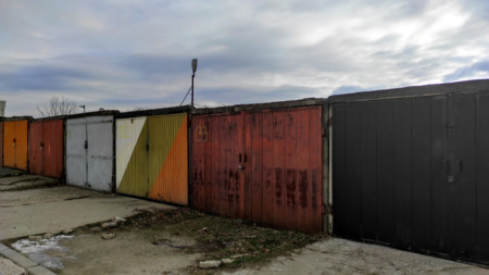 Над 200 незаконни гаражни клетки са премахнати в столичния Район