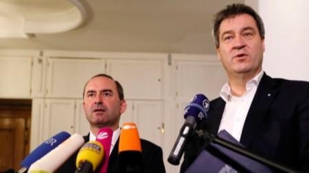 Лидерът на ХСС Маркус Зьодер и председателят на “Свободни избиратели“ Хуберт Айвангер.