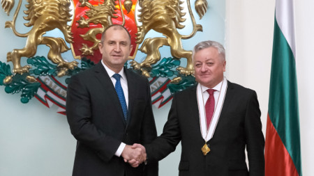 Държавният глава Румен Радев удостои посланика на Молдова у нас Штефан Горда с орден „Мадарски конник“ първа степен. 

