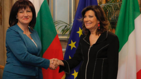 Председателят на Народното събрание Цвета Караянчева и председателя на италианския Сенат Мария Казелати на срещата им в Рим.
