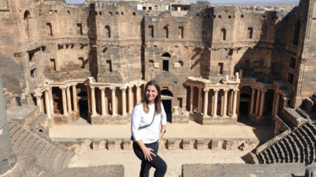 Albena Roshkova en la ciudad antigua de Bosra