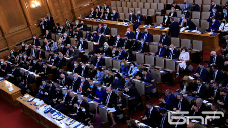 Народното събрание обсъжда на второ четене удължаването на действието на