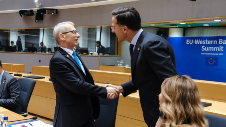 Николай Денков с Марк Рюте в Европейския съвет.