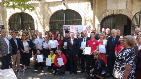 26-ма представители на институции и фирми, както и доброволци и служители на БЧК във Варна бяха наградени за дейността си като участници в различни кампании и проекти на червенокръстците.