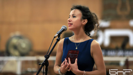 Весела Делчева е носител на приза „Класиката в други жанрове 2019“, част от наградата „Музикант на годината“ на предаването за класическа музика „Алегро Виваче“ на програма „Хоризонт“. 