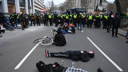 Стотици хора протестираха в центъра на Лондон и в други