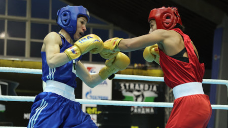 Още четирима български боксьори се класираха за четвъртфиналите на Купа