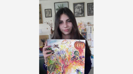 Сияна Яворова с наградената рисунка