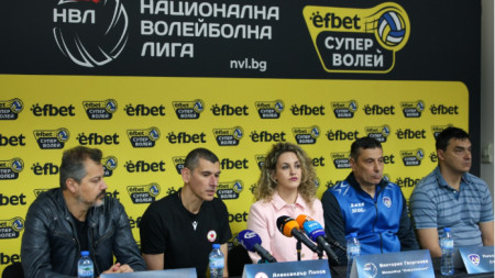 Попов (вторият от ляво-на дясно) и Желязков (вторият от дясно-на ляво) са оптимисти а финала.