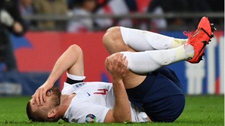 Ерик Дайър получи контузия по време на мача на Англия срещу Чехия.