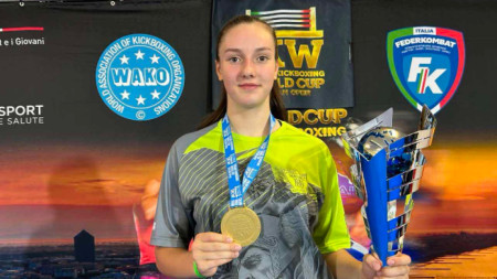 Националната ни състезателка по кикбокс и таекуондо Калина Бояджиева отново