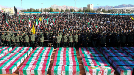 Погребална церемония за жертвите на неотдавнашните експлозии в Иран

