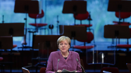 Ангела Меркел - председател на журито, изнася реч на церемонията по връчването на наградата на фондация 